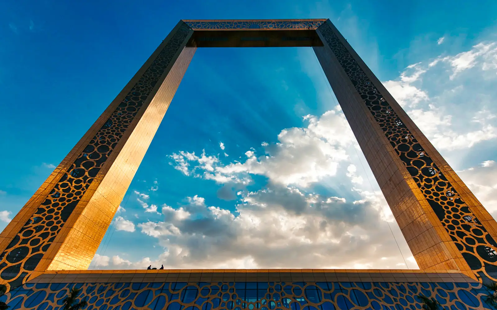 is dubai frame made of gold